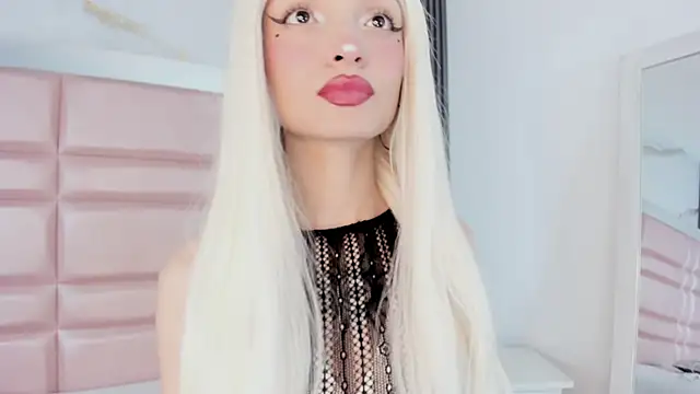 Snapshot of MaddieStark chatting on November 7, 2025, 5:02 pm MaddieStark online show from November 7, 2025, 5:02 pm