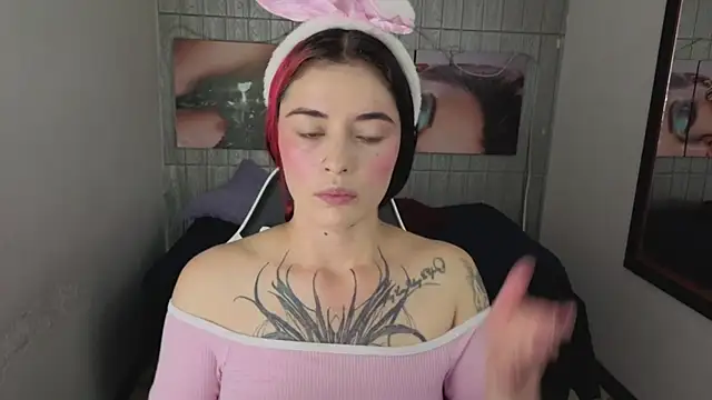 Snapshot of _lucia_21 chatting on October 24, 2025, 7:10 pm lucia 21 online show from October 24, 2025, 7:10 pm