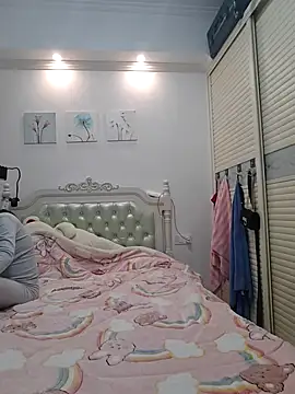 defgghj online show from October 26, 2025, 4:02 pm