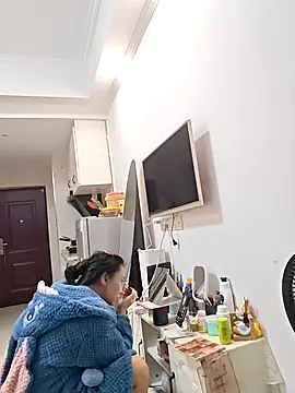 defgghj online show from October 27, 2025, 11:36 am