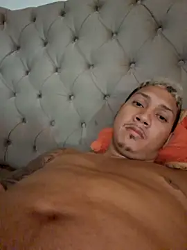 GRUESO-CURVO online show from February 10, 2026, 8:57 pm