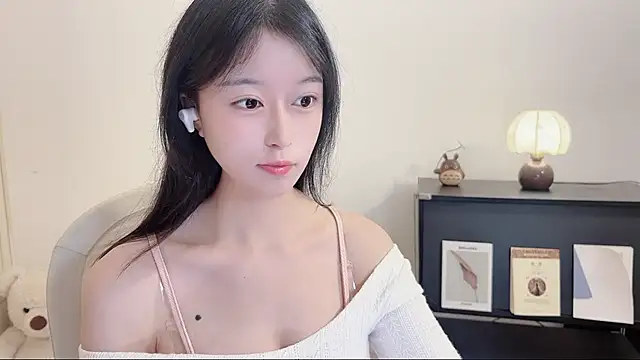 Snapshot of Onechestnut chatting on October 11, 2025, 11:14 pm Onechestnut online show from October 11, 2025, 11:14 pm