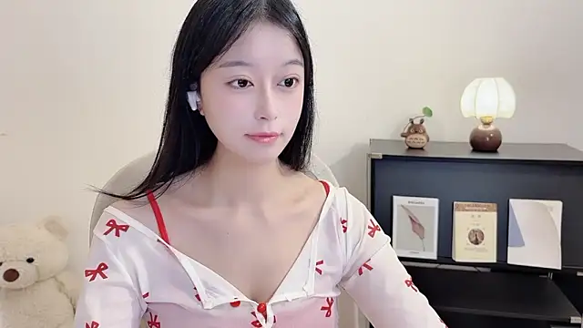 Onechestnut online show from October 15, 2025, 1:28 am