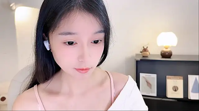 Onechestnut online show from November 2, 2025, 5:32 am