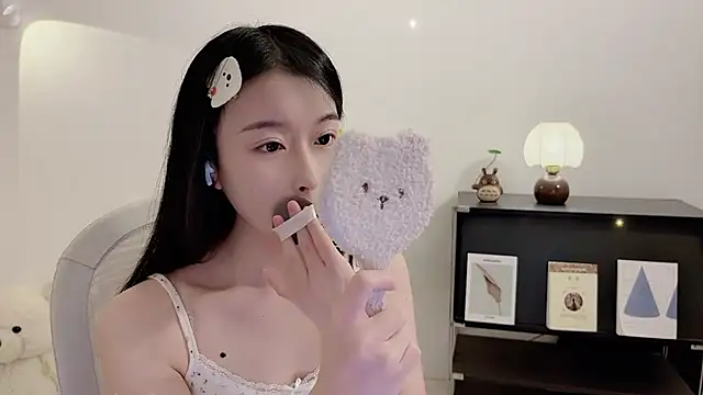 Onechestnut online show from November 29, 2025, 6:05 am