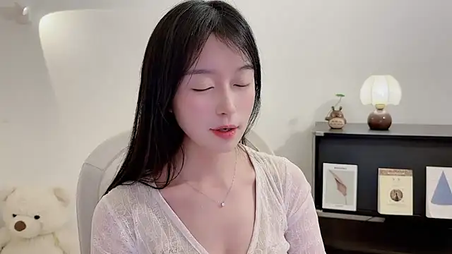 Snapshot of Onechestnut chatting on December 1, 2025, 6:02 pm Onechestnut online show from December 1, 2025, 6:02 pm