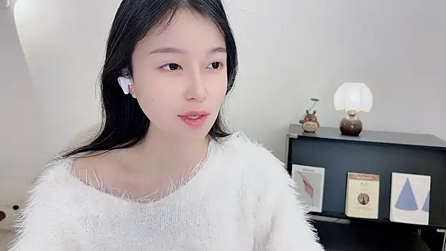 Snapshot of Onechestnut chatting on December 5, 2025, 6:00 am Onechestnut online show from December 5, 2025, 6:00 am