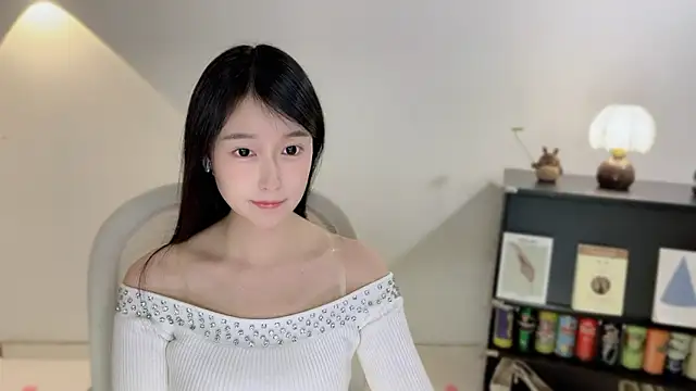 Snapshot of Onechestnut chatting on December 17, 2025, 11:38 am Onechestnut online show from December 17, 2025, 11:38 am