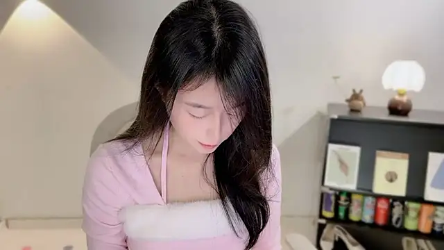 Snapshot of Onechestnut chatting on December 21, 2025, 12:45 pm Onechestnut online show from December 21, 2025, 12:45 pm