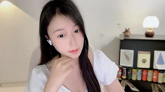 Snapshot of Onechestnut chatting on April 2, 2026, 3:04 am Onechestnut online show from April 2, 2026, 3:04 am