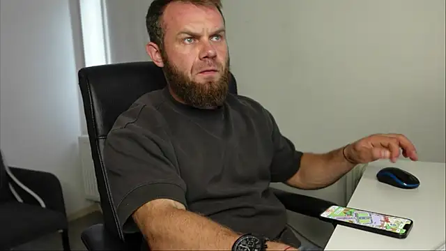 Snapshot of Stewart_Barnz chatting on October 6, 2025, 10:45 am Stewart Barnz online show from October 6, 2025, 10:45 am