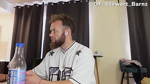 Stewart Barnz online show from May 5, 2026, 9:39 am