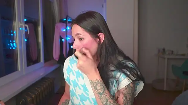 EwelynScott online show from November 3, 2025, 7:15 pm