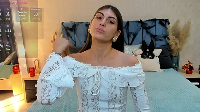 MaggieTurner online show from October 23, 2025, 2:00 am