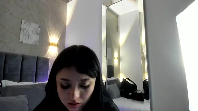 Lunaa bellaa online show from March 16, 2026, 7:51 pm