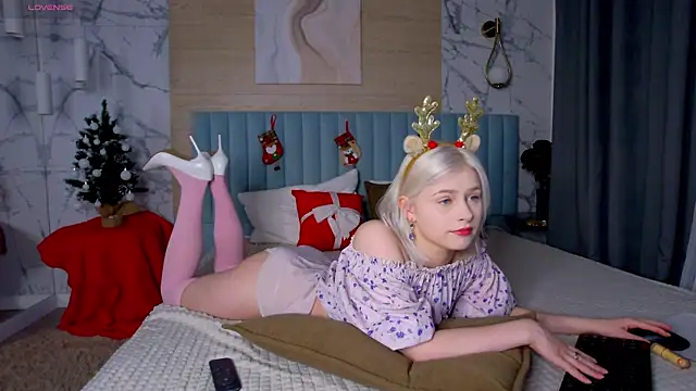 SandyShayes online show from December 18, 2025, 5:46 am