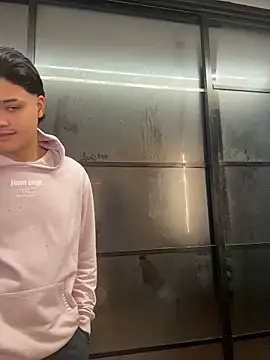 Rose-andres online show from January 7, 2026, 11:40 pm