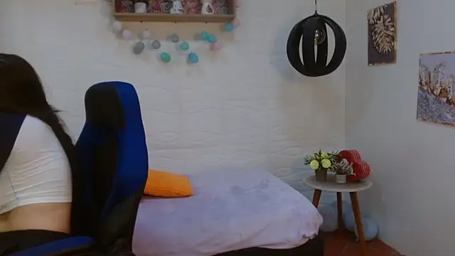 tulunaroja online show from October 14, 2025, 8:53 pm