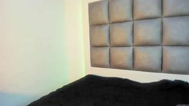 Mia lopez   online show from September 30, 2025, 1:27 pm