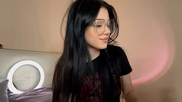 KateHardcastle online show from October 21, 2025, 3:35 pm