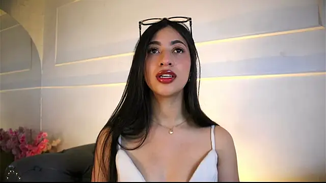 charlotterusso online show from June 3, 2026, 12:41 pm