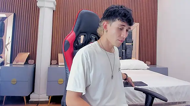 Michael blue online show from October 17, 2025, 8:22 pm