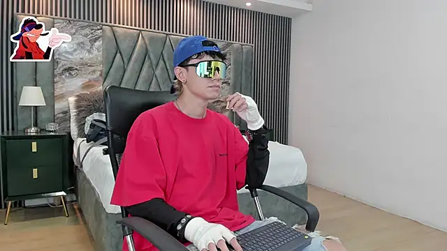 Michael blue online show from October 31, 2025, 9:27 pm