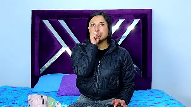 cuteeimy online show from October 31, 2025, 12:28 pm