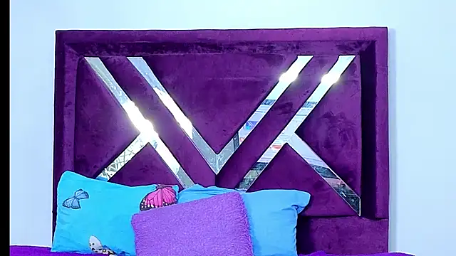 cuteeimy online show from November 19, 2025, 7:14 pm