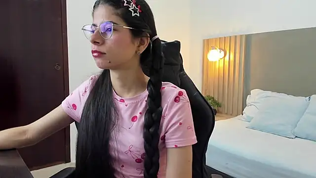 carlina 15 online show from September 10, 2025, 12:16 pm