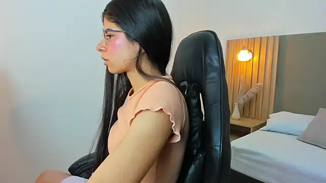 carlina 15 online show from October 30, 2025, 12:17 pm