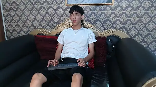 Snapshot of Sebas_cat chatting on September 13, 2025, 7:57 pm Sebas cat online show from September 13, 2025, 7:57 pm