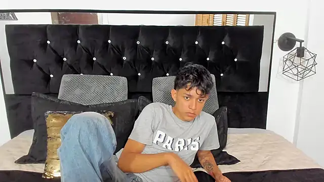 Snapshot of Sebas_cat chatting on October 16, 2025, 10:00 pm Sebas cat online show from October 16, 2025, 10:00 pm