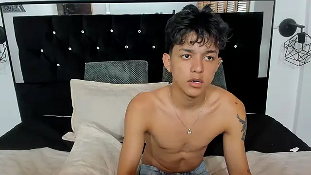 Snapshot of Sebas_cat chatting on October 22, 2025, 10:20 pm Sebas cat online show from October 22, 2025, 10:20 pm