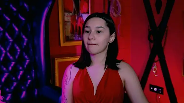 KimClarks  online show from October 31, 2025, 2:40 pm