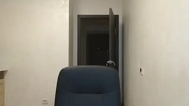 Silviaa a online show from November 10, 2025, 10:31 pm