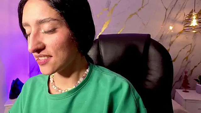 Scaarlettfox online show from February 17, 2026, 7:20 pm