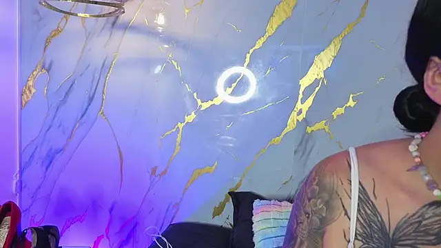 Scaarlettfox online show from April 1, 2026, 7:33 pm