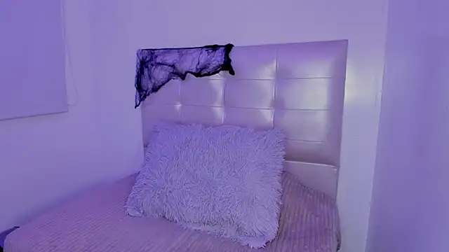 Anna Blade  online show from October 27, 2025, 12:15 am