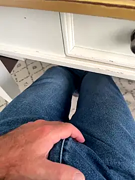 Snapshot of cyclone1212 chatting on October 24, 2025, 1:40 pm cyclone1212 online show from October 24, 2025, 1:40 pm