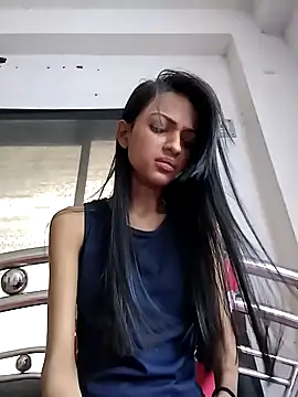 Your-Kitkat online show from October 21, 2025, 6:03 am