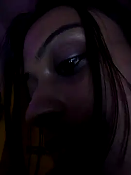 Your-Kitkat online show from December 1, 2025, 2:44 pm