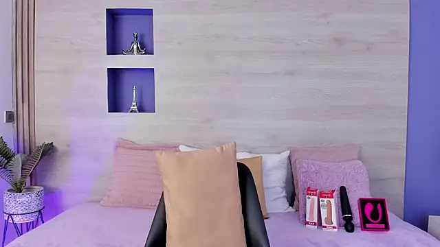 Stephanni  online show from October 3, 2025, 1:19 pm