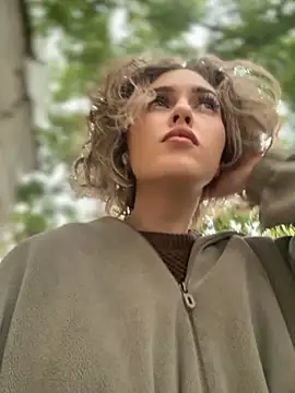 KellyKeler online show from October 18, 2025, 1:01 pm