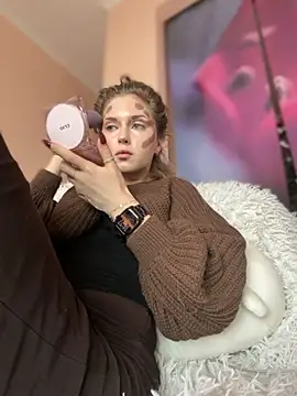 KellyKeler online show from October 24, 2025, 11:28 am