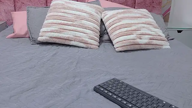 emmacurvy online show from March 26, 2026, 3:12 am