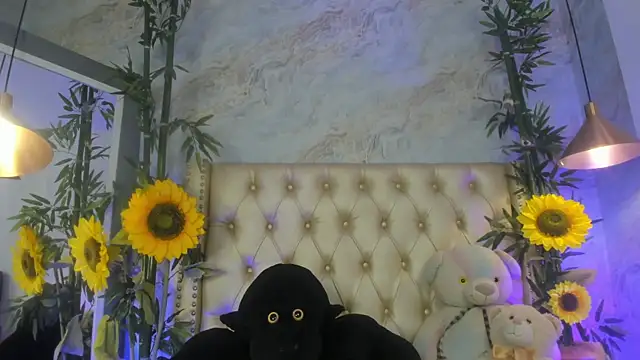 LittleeJaz online show from May 28, 2026, 5:05 am