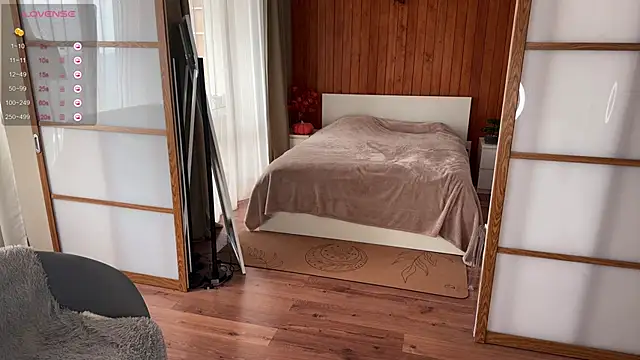 Snapshot of PlumyBun chatting on October 5, 2025, 4:22 am PlumyBun online show from October 5, 2025, 4:22 am