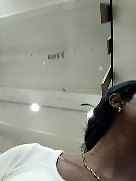 Fernanda30 online show from October 15, 2025, 5:46 pm