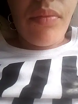 Snapshot of Michellematto chatting on September 8, 2025, 7:35 pm Michellematto online show from September 8, 2025, 7:35 pm